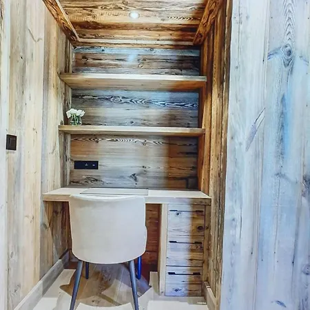 This Cabana Offers Free Private Parking 木屋 韦尔比耶