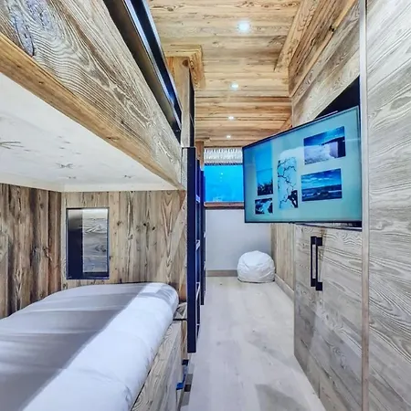 This Cabana Offers Free Private Parking 木屋
