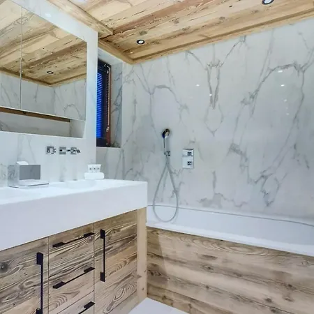 This Cabana Offers Free Private Parking Horská chata Verbier