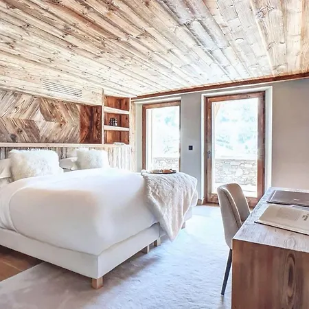This Cabana Offers Free Private Parking *